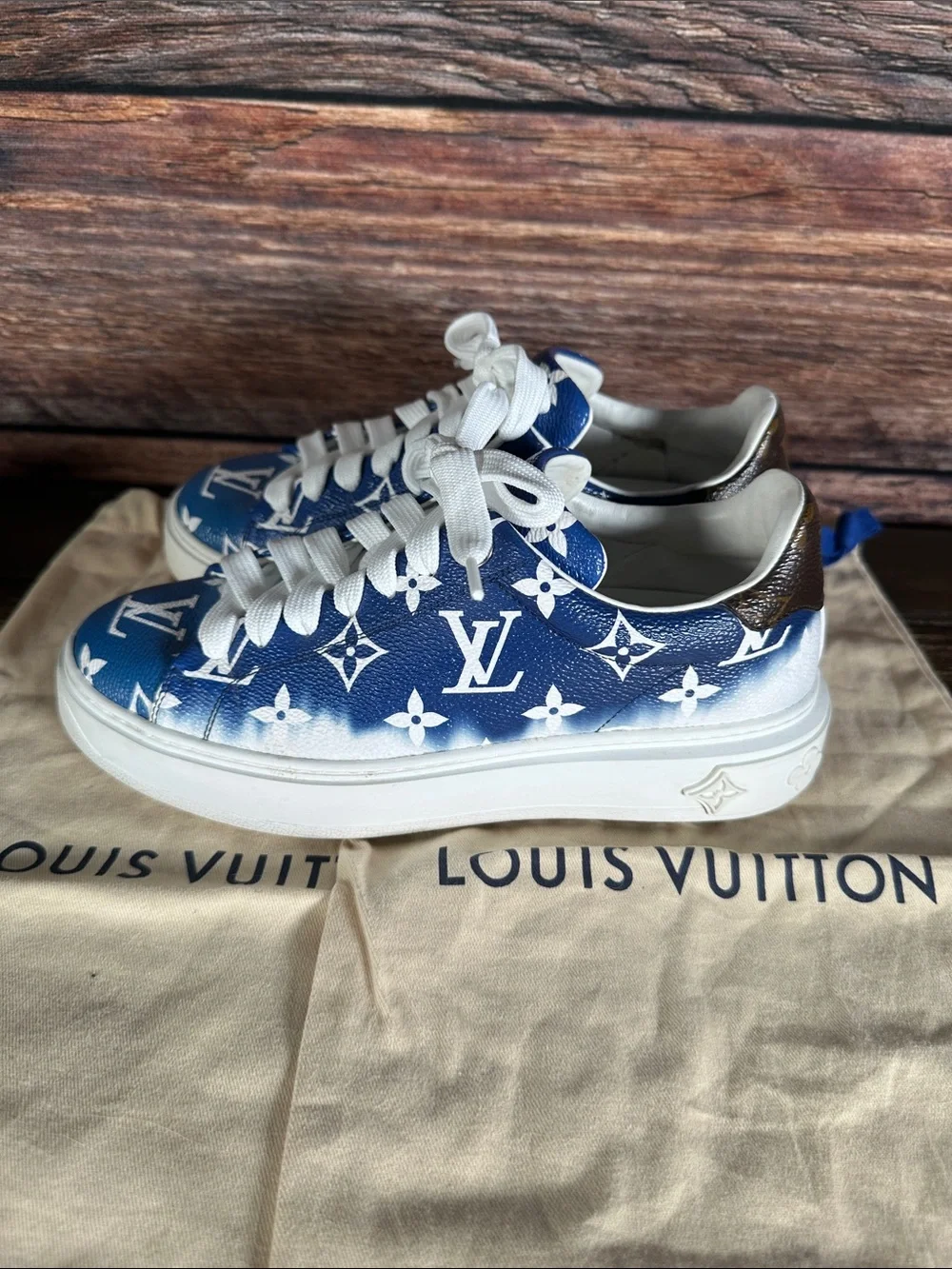 Louis Vuitton 